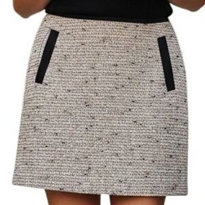 Banana Republic Tweed Skirt Size 2 Cream Black Mini Preppy Classic Parisian Chic